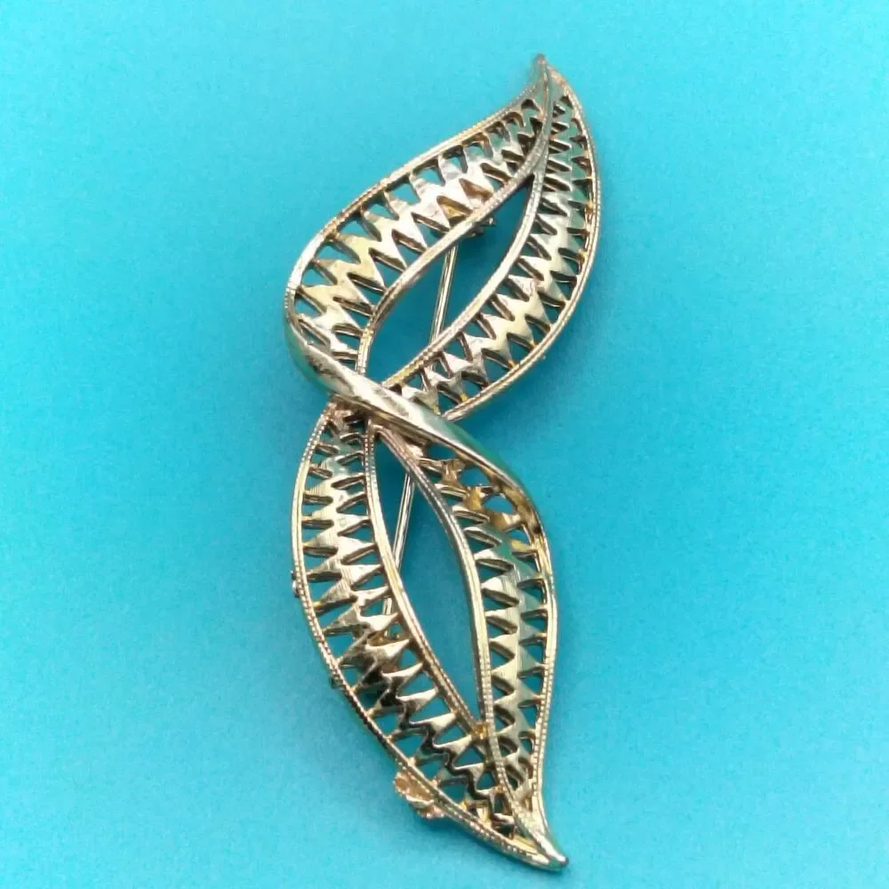 Vintage Gold Tone Filigree Leaf Scroll Brooch Pin Mid Century Modern Style